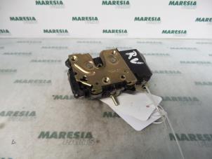 Gebrauchte Türschlossmechanik 4-türig rechts vorne Citroen Xsara Picasso (CH) 1.6 Preis € 25,00 Margenregelung angeboten von Maresia Parts