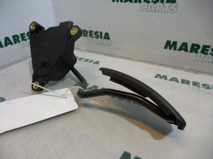Begagnade Gaspedalsensor Renault Scénic II (JM) 1.5 dCi 100 Pris € 35,00 Marginaltabell erbjuds av Maresia Parts