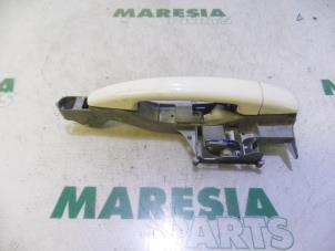 Used Door handle 2-door, right Peugeot 208 I (CA/CC/CK/CL) 1.6 16V GTI Price € 25,00 Margin scheme offered by Maresia Parts