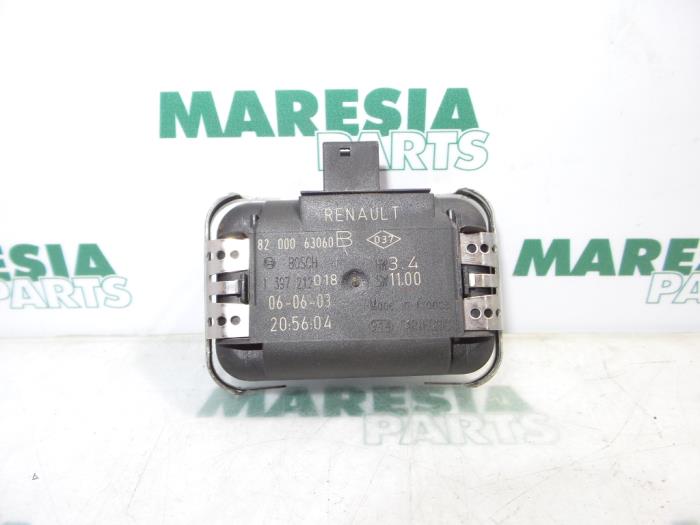 Begagnade Regnsensor Renault Espace (JK) 2.0 16V Turbo Pris € 25,00 Marginaltabell erbjuds av Maresia Parts
