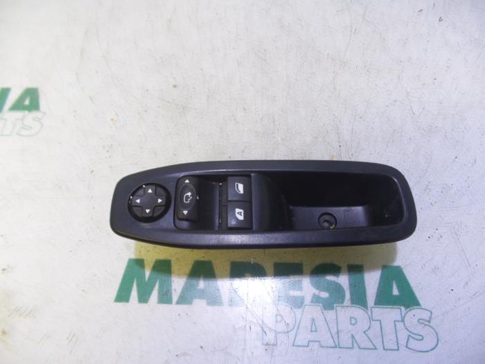 Multifunctional window switch Peugeot 208 I 1.6 16V GTI 96758210ZD