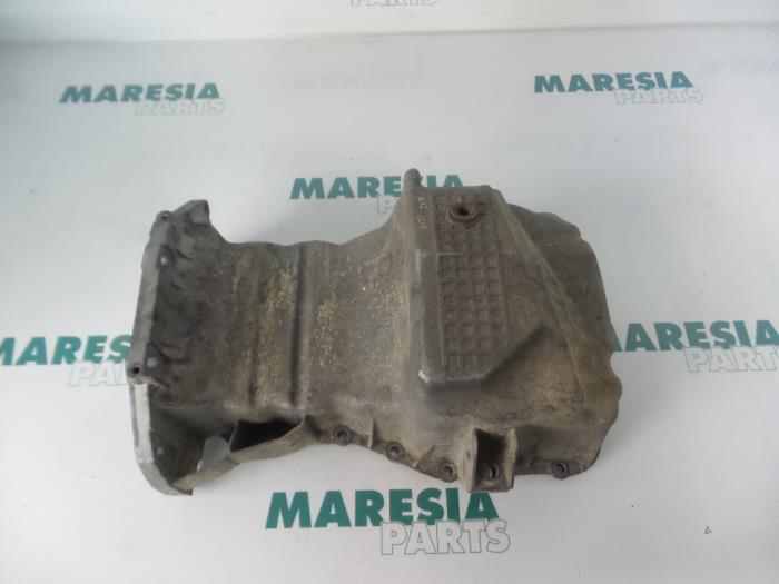 Gebrauchte Ölwanne Renault Clio Preis € 50,00 Margenregelung angeboten von Maresia Parts