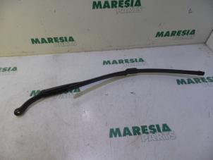 Used Front wiper arm Fiat Panda (312) 0.9 TwinAir 60 Price € 25,00 Margin scheme offered by Maresia Parts