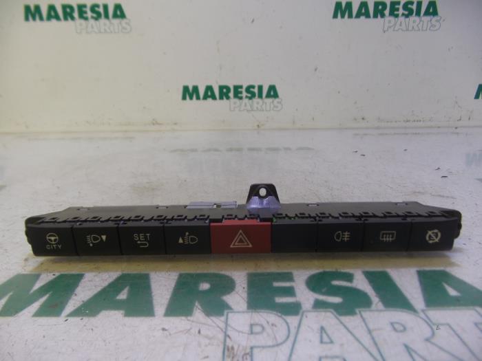 Używane Przelacznik Fiat Panda (312) 0.9 TwinAir 60 Cena € 40,00 Procedura marży oferowane przez Maresia Parts