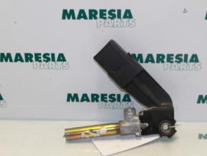 Used Seatbelt tensioner, right Renault Kangoo (KC) 1.9 D 55 Price € 30,25 Inclusive VAT offered by Maresia Parts