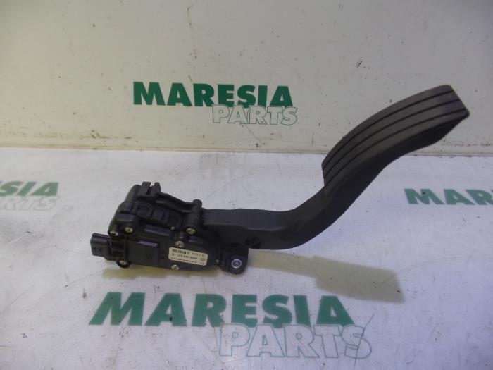 Begagnade Gaspedalsensor Renault Twingo II (CN) 1.2 16V Pris € 19,95 Marginaltabell erbjuds av Maresia Parts