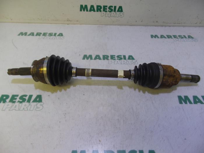 Gebrauchte Antriebswelle links vorne Lancia Delta (844) 1.6 D Multijet 16V 120 Preis € 157,50 Margenregelung angeboten von Maresia Parts