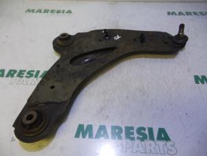 Usagé Bras de suspension bas avant droit Renault Trafic New (FL) 1.9 dCi 100 16V Prix € 25,00 Règlement à la marge proposé par Maresia Parts