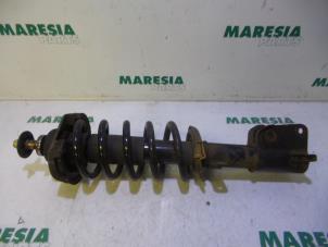 Used Front shock absorber rod, right Renault Trafic New (FL) 1.9 dCi 100 16V Price € 45,00 Margin scheme offered by Maresia Parts