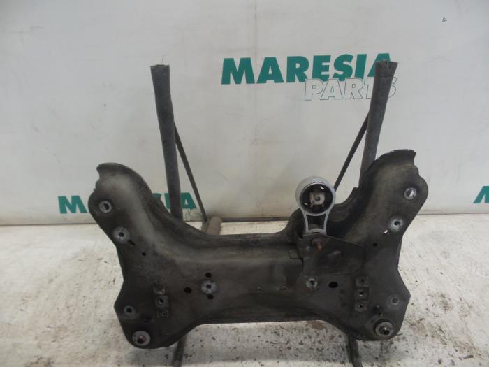 Usados Subchasis Renault Trafic New (FL) 1.9 dCi 100 16V Precio € 75,00 Norma de margen ofrecido por Maresia Parts