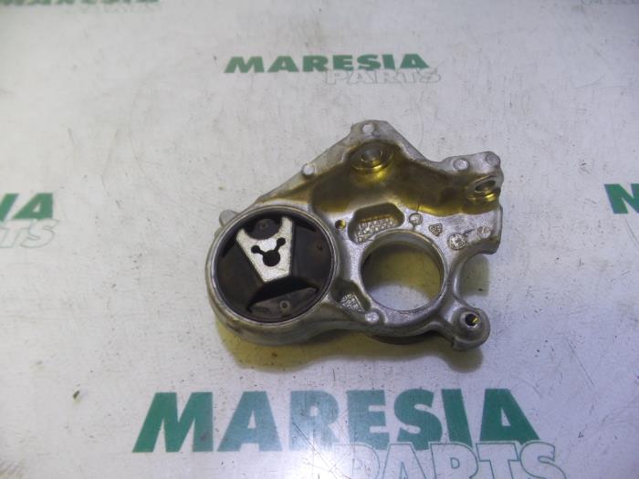 Used Engine mount Peugeot 3008 I (0U/HU) 1.6 16V THP 155 Price € 40,00 Margin scheme offered by Maresia Parts
