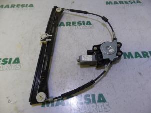 Używane Mechanizm szyby lewej przedniej wersja 4-drzwiowa Fiat Panda (169) 1.2 Fire Cena € 35,00 Procedura marży oferowane przez Maresia Parts