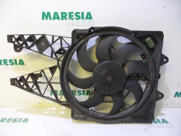 Używane Silnik wentylatora Fiat Grande Punto (199) 1.3 JTD Multijet 16V 85 Actual Cena € 39,95 Procedura marży oferowane przez Maresia Parts