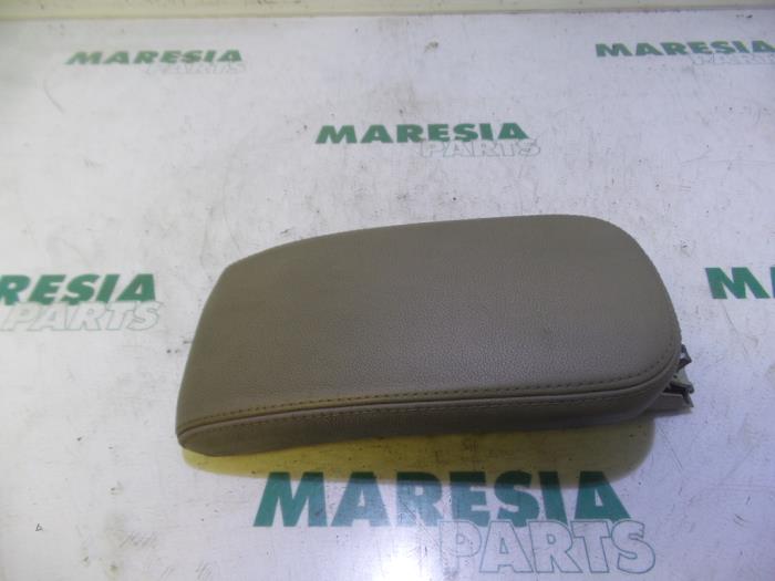 Begagnade Armstöd Renault Megane II (BM/CM) 1.9 dCi 120 Pris € 50,00 Marginaltabell erbjuds av Maresia Parts