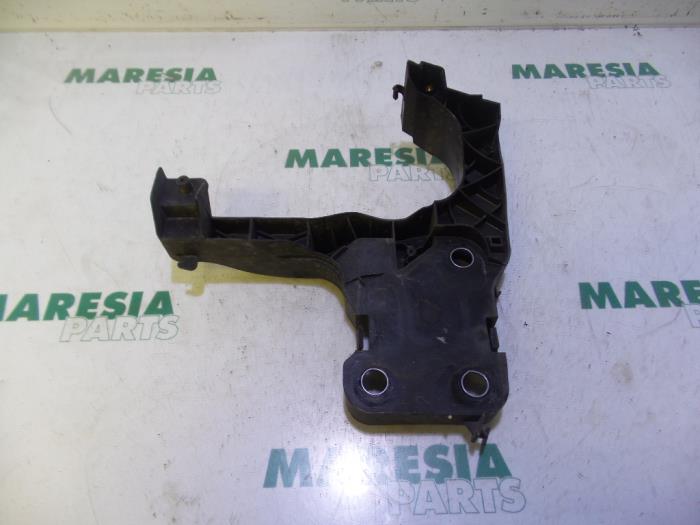 Begagnade Front Renault Megane II (BM/CM) 1.9 dCi 120 Pris € 20,00 Marginaltabell erbjuds av Maresia Parts