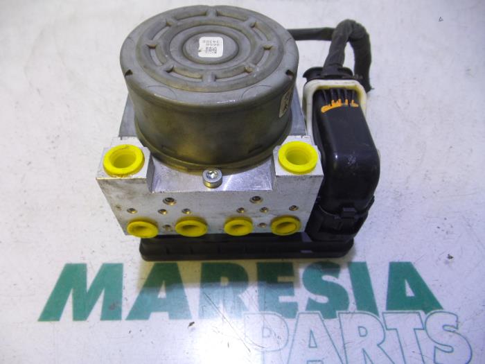 Usagé Bloc ABS Peugeot 208 I (CA/CC/CK/CL) 1.6 e-HDi FAP Prix € 69,99 Règlement à la marge proposé par Maresia Parts