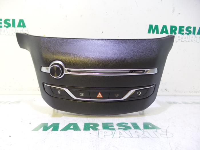 Używane Modul radiowy Peugeot 308 (L3/L8/LB/LH/LP) 1.6 BlueHDi 120 Cena € 45,00 Procedura marży oferowane przez Maresia Parts