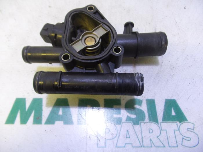 Thermostat housing from a Renault Megane II (BM/CM) 1.9 dCi 120 2005