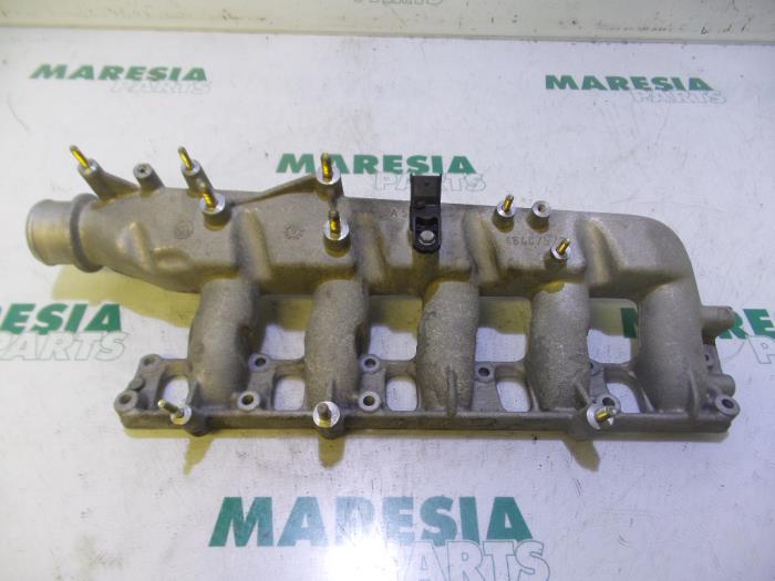 Begagnade Insugsrör Lancia Lybra SW 2.4 JTD Pris € 157,50 Marginaltabell erbjuds av Maresia Parts