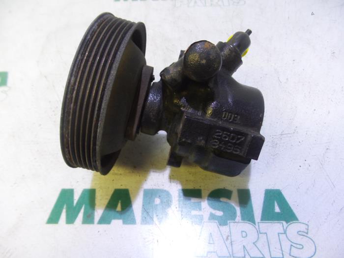 Usagé Pompe de direction Lancia Lybra SW 2.4 JTD Prix € 105,00 Règlement à la marge proposé par Maresia Parts