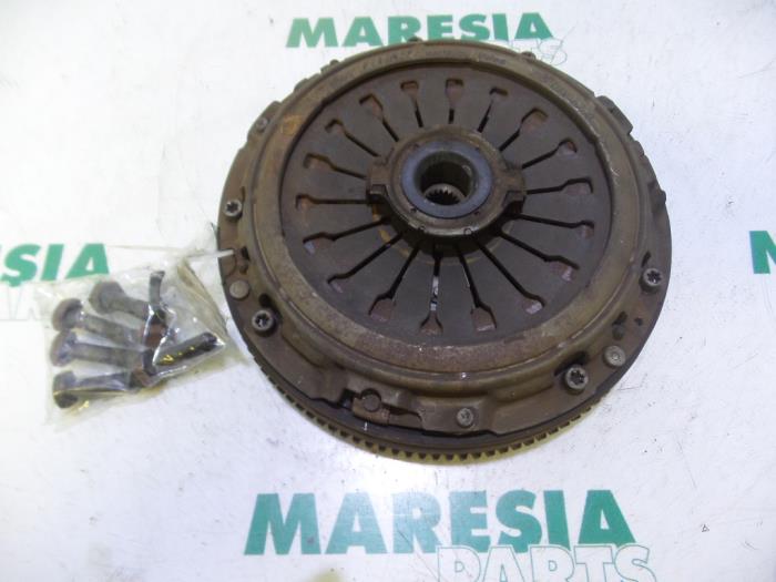 Begagnade Svänghjul Lancia Lybra SW 2.4 JTD Pris € 105,00 Marginaltabell erbjuds av Maresia Parts