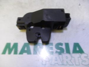 Used Tailgate lock mechanism Peugeot 206 SW (2E/K) 1.4 Price € 25,00 Margin scheme offered by Maresia Parts