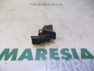 Used Airflow meter Peugeot 308 SW (L4/L9/LC/LJ/LR) 1.6 BlueHDi 120 Price € 30,00 Margin scheme offered by Maresia Parts