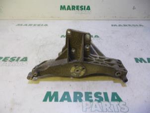 Używane Wspornik (rózne) Fiat 500 (312) 1.2 LPG Cena € 40,00 Procedura marży oferowane przez Maresia Parts