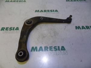 Used Front lower wishbone, right Peugeot 206 SW (2E/K) 1.4 Price € 25,00 Margin scheme offered by Maresia Parts