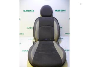 Używane Tapicerka fotela lewego Peugeot 206 SW (2E/K) 1.4 HDi Cena € 60,00 Procedura marży oferowane przez Maresia Parts