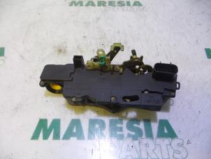 Used Door lock mechanism 2-door, right Fiat Stilo (192A/B) 1.6 16V 3-Drs. Price € 30,00 Margin scheme offered by Maresia Parts