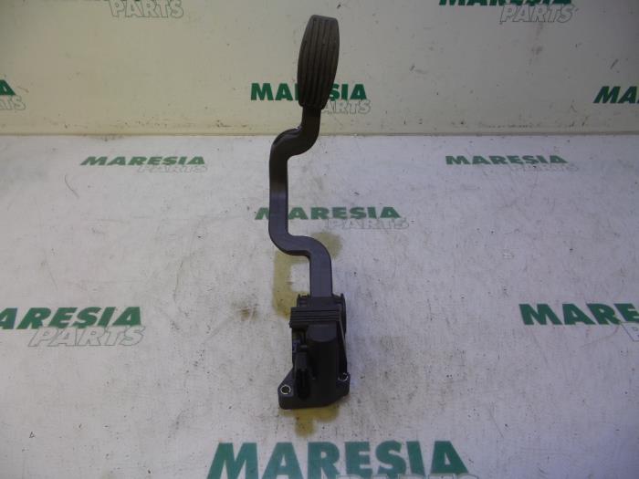 Begagnade Gaspedalsensor Fiat Stilo (192A/B) 1.6 16V 3-Drs. Pris € 25,00 Marginaltabell erbjuds av Maresia Parts