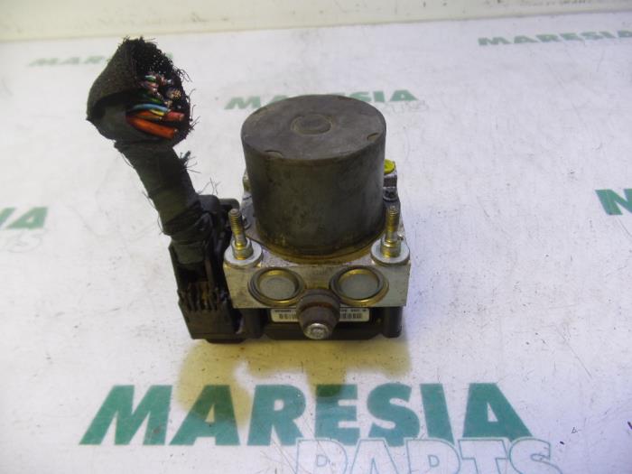Usagé Bloc ABS Fiat Stilo (192A/B) 1.6 16V 3-Drs. Prix € 75,00 Règlement à la marge proposé par Maresia Parts