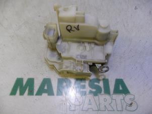 Used Door lock mechanism 2-door, right Alfa Romeo Brera (939) 2.2 JTS 16V Price € 35,00 Margin scheme offered by Maresia Parts