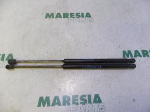 Used Set of tailgate gas struts Alfa Romeo Brera (939) 2.2 JTS 16V Price € 40,00 Margin scheme offered by Maresia Parts