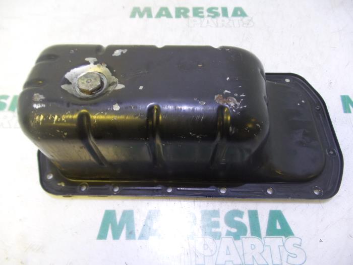Usagé Couvercle carter Peugeot 206 (2A/C/H/J/S) 1.4 HDi Prix € 29,99 Règlement à la marge proposé par Maresia Parts