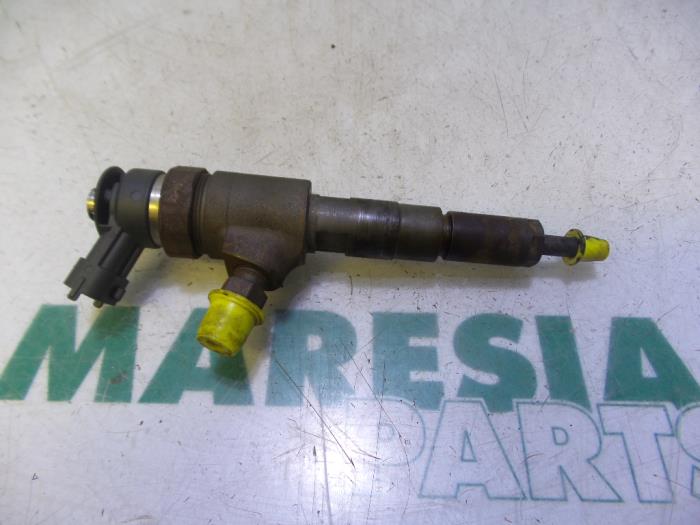Usagé Injecteurs Peugeot 206 (2A/C/H/J/S) 1.4 HDi Prix € 85,00 Règlement à la marge proposé par Maresia Parts