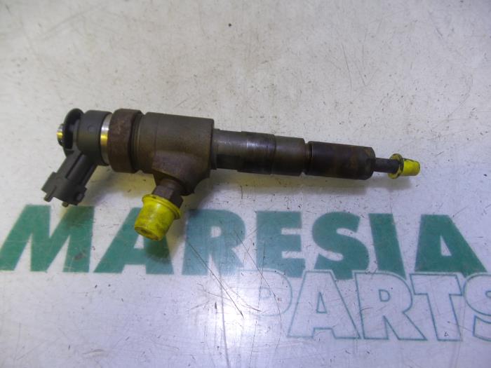 Usagé Injecteurs Peugeot 206 (2A/C/H/J/S) 1.4 HDi Prix € 85,00 Règlement à la marge proposé par Maresia Parts