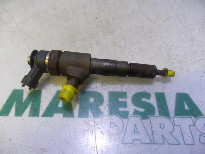 Usagé Injecteurs Peugeot 206 (2A/C/H/J/S) 1.4 HDi Prix € 85,00 Règlement à la marge proposé par Maresia Parts