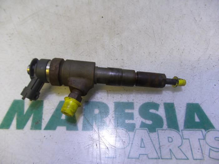 Usagé Injecteurs Peugeot 206 (2A/C/H/J/S) 1.4 HDi Prix € 85,00 Règlement à la marge proposé par Maresia Parts