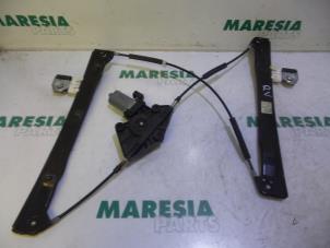 Usagé Lève vitre électrique avant droit Alfa Romeo 159 Sportwagon (939BX) 2.2 JTS 16V Prix € 50,00 Règlement à la marge proposé par Maresia Parts