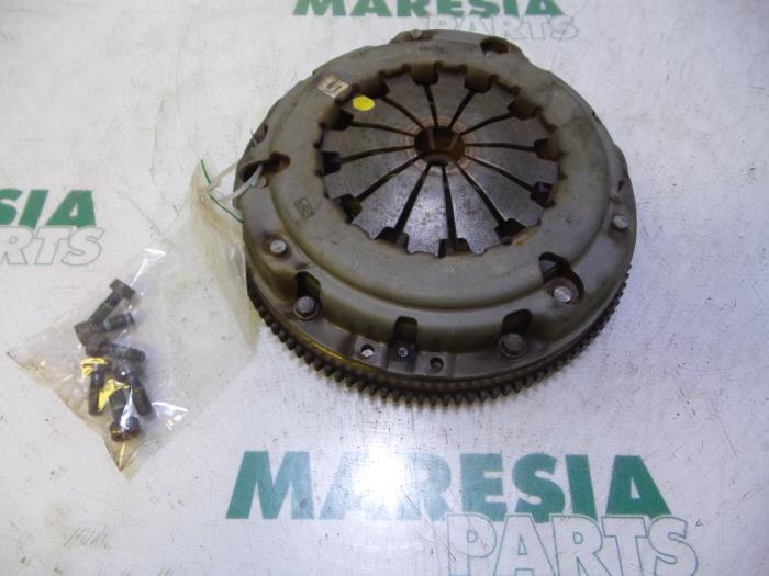 Begagnade Svänghjul Fiat 500 (312) 1.2 Pris € 85,00 Marginaltabell erbjuds av Maresia Parts