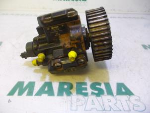 Używane Mechaniczna pompa paliwa Alfa Romeo 156 Sportwagon (932) 2.4 JTD Cena € 90,00 Procedura marży oferowane przez Maresia Parts