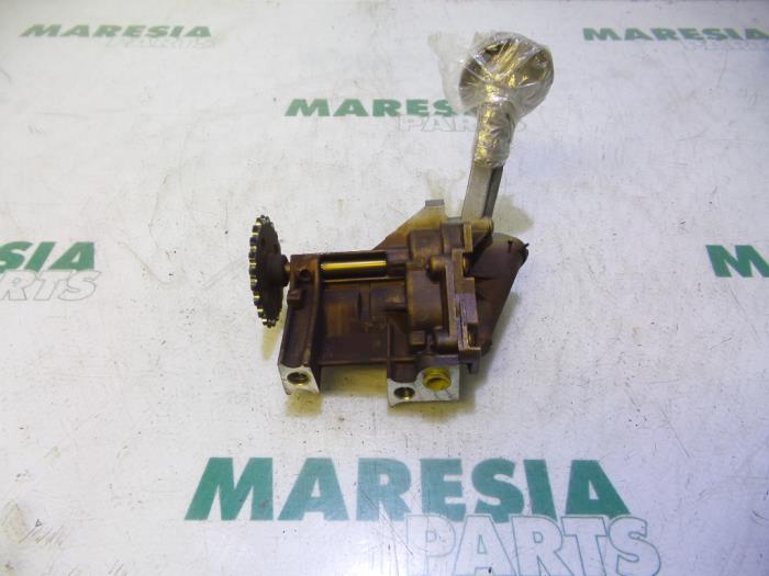 Gebrauchte Ölpumpe Renault Clio II (BB/CB) 1.4 16V Preis € 50,00 Margenregelung angeboten von Maresia Parts