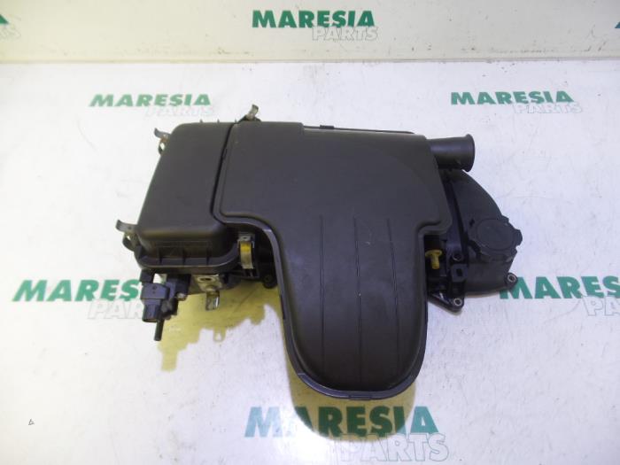 Usagé Couvercle soupapes Peugeot 107 1.0 12V Prix € 75,00 Règlement à la marge proposé par Maresia Parts