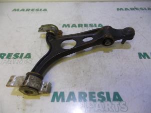 Używane Wahacz zawieszenia dolny prawy przód Alfa Romeo 156 Sportwagon (932) 2.4 JTD Cena € 20,00 Procedura marży oferowane przez Maresia Parts