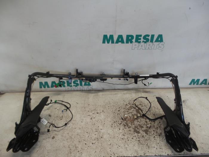 Używane Sterowanie dachu cabrio Peugeot 307 CC (3B) 2.0 16V Cena € 262,50 Procedura marży oferowane przez Maresia Parts