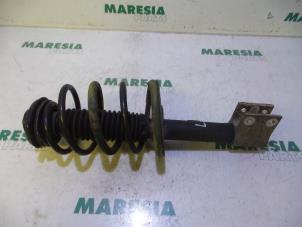 Used Front shock absorber rod, left Peugeot 307 CC (3B) 2.0 16V Price € 30,00 Margin scheme offered by Maresia Parts