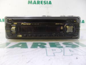 Używane Radio/Odtwarzacz CD (rózne) Renault Scénic II (JM) 1.9 dCi 120 Cena € 25,00 Procedura marży oferowane przez Maresia Parts