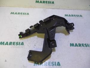 Used Rear bumper frame Renault Scénic II (JM) 1.9 dCi 120 Price € 25,00 Margin scheme offered by Maresia Parts